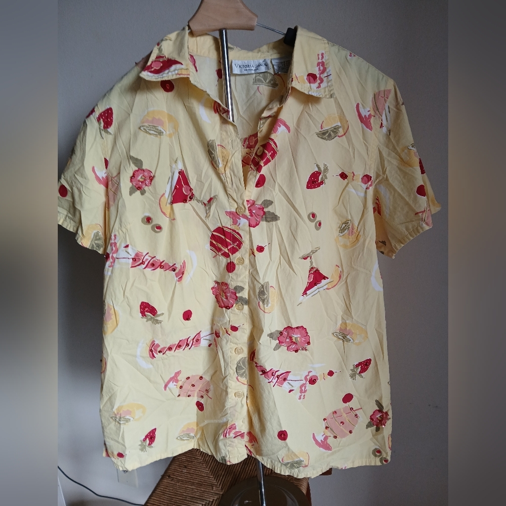 Victoria Jones Cotton Button Front Top Short Sleeves Tropical Drinks
